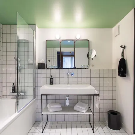 Ibis Styles Centre 3*